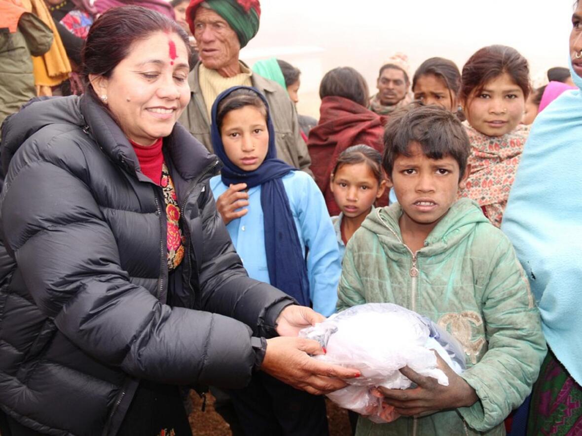 karnali-08.01.2017-distribution-of-warm-winter-clothes-to-needy-people-1